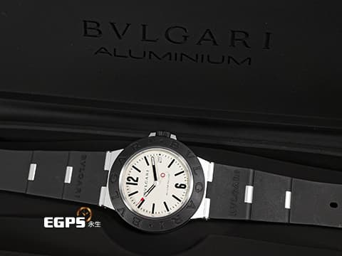 BVLGARI 寶格麗 Bulgari Aluminium系列 103382&nbsp;鋁合金+鈦金屬材質&nbsp;黑色橡膠刻度錶圈&nbsp;大三針&nbsp;2025年保卡&nbsp;自動上鍊 40mm