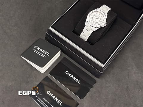CHANEL 香奈兒 J12 Caliber 12.1系列 White Ceramic H5705 白陶瓷 原廠鑽石時標 經典 大三針 專利不鏽鋼蝴蝶扣 新機芯 透明錶背 2020年保卡 2026年已回原廠保養&nbsp;自動上鍊 38mm