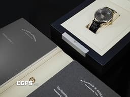 A.Lange &amp; Sohne 朗格 Lange 1 137.038 18K白金材質<font color="#05f0f0">  經典大日期窗 動力儲存顯示&nbsp;</font> <font color="#ff0000">2023年保單 新錶訂價：1,481,000元</font><font color="#ff0000" style="font-size: 10pt;">&nbsp;</font><span style="font-size: 10pt;">手上鍊 41mm</span>