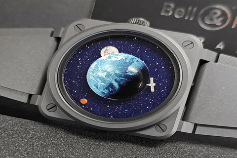Bell &amp; Ross 柏萊士 BR-03 Astro&nbsp;黑陶瓷+PVD不鏽鋼材質 <font color="#1b6eda">宛若太空的藍色砂金石地球面盤 </font>對應著時、分、秒針的<font color="#ab0707">火星</font><font color="#1b6eda">、</font><font color="#eeea81">月亮</font><font color="#1b6eda">、</font><font color="#dfdfdd">衛星</font>&nbsp;BR03A-EMM-CE/SRB <font color="#ff0000">限量999支 2025年保卡</font>&nbsp;自動上鍊 41mm