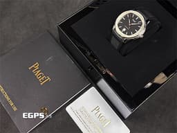 PIAGET 伯爵 Polo Date系列 G0A47014 不鏽鋼材質 <font color="#05f0f0">黑色條紋面盤 鏤空字母「P」紅色尖端秒針</font>&nbsp;<font color="#FF0000">2025年保卡</font>&nbsp;自動上鍊 42mm