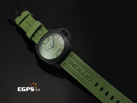 PANERAI 沛納海 Luminor Quarantta Carbotech PAM01526 PAM1526 碳纖維材質 軍綠色面盤 錶帶快拆式功能&nbsp;三日鍊 小秒針&nbsp;2026年保卡 自動上鍊  40mm