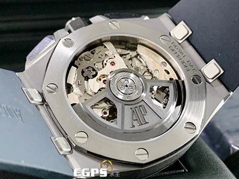 Audemars Piguet 愛彼 AP錶 Royal Oak Offshore 皇家橡樹 離岸型 26420TI.OO.A027CA.01「Méga Tapisserie」超大型格紋藍色面盤&nbsp;26420 TI 飛返 計時碼錶  鈦金屬&nbsp;2021年保單 新式快拆錶帶 搭載全新4401機芯 自動上鏈 43mm