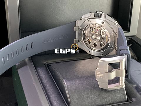 Audemars Piguet 愛彼 AP錶 Royal Oak Offshore 皇家橡樹 離岸型 26420TI.OO.A027CA.01「Méga Tapisserie」超大型格紋藍色面盤&nbsp;26420 TI 飛返 計時碼錶  鈦金屬&nbsp;2021年保單 新式快拆錶帶 搭載全新4401機芯 自動上鏈 43mm