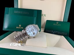 ROLEX 勞力士 Day-Date 36 蠔式 星期日曆型 128239NG&nbsp;<font color="#a2e8f1">原廠鑽石時標 珍珠貝母面盤</font> 18K白金材質 DD36 經典三角坑紋錶圈 <font color="#ff0000">2025年12月保卡 元首型（President）錶帶 總統帶</font>&nbsp;128239 NG 自動上鏈 36mm