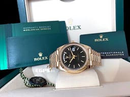 ROLEX 勞力士 Day-Date 星期日誌型 DD 228238 18K黃金材質 <font color="#05f0f0">黑色格紋面盤</font>&nbsp;<font color="#FF0000">2022年保年</font>&nbsp;自動上鍊 40mm