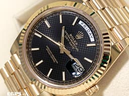 ROLEX 勞力士 Day-Date 星期日誌型 DD 228238 18K黃金材質 <font color="#05f0f0">黑色格紋面盤</font>&nbsp;<font color="#FF0000">2022年保年</font>&nbsp;自動上鍊 40mm