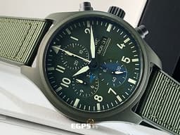 IWC 萬國 Pilot`s Chronograph 飛行員系列 IW389106<font color=#33CCFF>「TOP GUN」海軍空戰部隊</font> 計時碼表 星期、日期顯示 <font color=#6B8E23>綠色陶瓷材質「森林地」特別版</font> 飛行錶 <font color=#FF0000>2022年台灣公司貨</font> 自動上鍊 44.5mm
