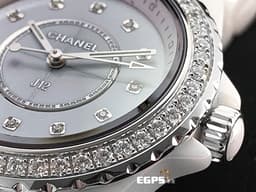 CHANEL 香奈兒 J12 H6418 <font color="#FF0000">原廠鑲嵌鑽石錶圈、鑽石時標面盤 2024年單 
 </font> 白色高科技陶瓷材質 石英錶 時尚女錶 專利不鏽鋼蝴蝶扣 33mm