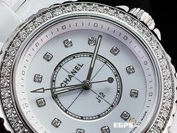 CHANEL 香奈兒 J12 H6418 <font color="#FF0000">原廠鑲嵌鑽石錶圈、鑽石時標面盤 2024年單 
 </font> 白色高科技陶瓷材質 石英錶 時尚女錶 專利不鏽鋼蝴蝶扣 33mm