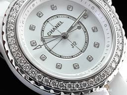CHANEL 香奈兒 J12 H6418 <font color="#FF0000">原廠鑲嵌鑽石錶圈、鑽石時標面盤 2024年單 
 </font> 白色高科技陶瓷材質 石英錶 時尚女錶 專利不鏽鋼蝴蝶扣 33mm
