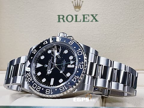 ROLEX 勞力士 GMT-Master II 格林威治型最新款 黑灰雙色圈 126710 GRNR 兩地時間 陶瓷框 2024年保卡 傳承經典復古黑面GMT 搭配優雅黑灰雙色亮面陶瓷框 最先入手~ 壓過全場~ 令人羨慕~ 錯過可惜!!! 自動上鍊 40mm