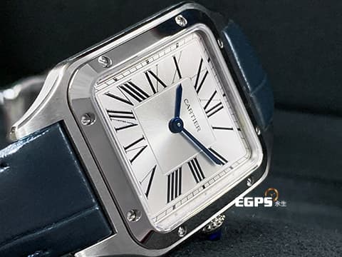 CARTIER 卡地亞  SANTOS DE CARITER WSSA0023 DUMONT 小型款 WSSA0023  2024保單 錶冠鑲嵌多切面藍色合成尖晶石   銀面羅馬時標面盤 藍鋼指針 石英表 38x27.5mm