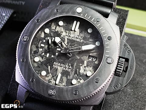 PANERAI 沛納海 潛行系列 SUBMERSIBLE MARINA MILITARE PAM00979 CARBOTECH 類碳纖維材質 新輕薄材質大錶徑 PAM979  潛水錶   獨特鍛造碳材質美型面盤 新夜光塗料白色時標 2022年保單  自動上鍊 47mm