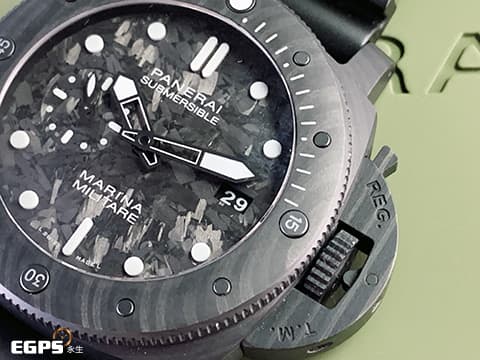 PANERAI 沛納海 潛行系列 SUBMERSIBLE MARINA MILITARE PAM00979 CARBOTECH 類碳纖維材質 新輕薄材質大錶徑 PAM979  潛水錶   獨特鍛造碳材質美型面盤 新夜光塗料白色時標 2022年保單  自動上鍊 47mm