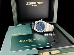 Audemars Piguet 愛彼 AP錶 Royal Oak 皇家橡樹 77451ST.ZZ.1361ST.04 <font color=#005AB5>雲夜藍面 深藍色Grande Tapisserie錶盤 </font> <font color=#FF0000><font color=#FFFF00>2023保單</font> 40顆原廠鑲嵌美鑽錶圈 </font> 自動上鍊 34mm