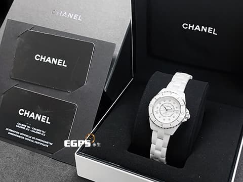 CHANEL 香奈兒 J12 White Ceramic H9741 白陶瓷 白色漆面錶盤 原廠鑽石時標 鑲嵌12顆鑽石時標（總重約0.06克拉） 經典 2025年保卡 專利不鏽鋼蝴蝶扣  自動上鍊 33mm