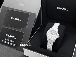 CHANEL 香奈兒 J12 White Ceramic H9741 白陶瓷 <font color="#84C1FF">白色漆面錶盤 原廠鑽石時標 鑲嵌12顆鑽石時標（總重約0.06克拉）</font> 經典 <font color="#FF0000">2025年保卡 專利不鏽鋼蝴蝶扣 </font> 自動上鍊 33mm