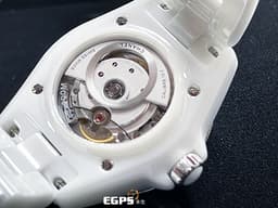 CHANEL 香奈兒 J12 White Ceramic H9741 白陶瓷 <font color="#84C1FF">白色漆面錶盤 原廠鑽石時標 鑲嵌12顆鑽石時標（總重約0.06克拉）</font> 經典 <font color="#FF0000">2025年保卡 專利不鏽鋼蝴蝶扣 </font> 自動上鍊 33mm