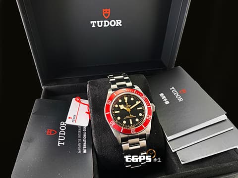 TUDOR 帝舵 Heritage Black Bay 碧灣 M7941A1A0RU-0001 雪花針 紅水鬼 酒紅色外圈 搭配快速調節「T-fit」折疊扣 M 7941A 1A0RU 水鬼 自製機芯 2026年保卡&nbsp;潛水錶 自動上鍊 41mm