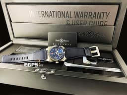 Bell &amp; Ross 柏萊士 Instruments 系列 BR03-93 GMT BLUE 鈦金屬 <font color="#0582f5">太陽紋藍面 藍灰圈 雙向旋轉陽極氧化鋁錶圈</font><font color="#FF0000">&nbsp;2026年保卡 </font>自動上鏈<font color="#FF0000">&nbsp;</font>42mm