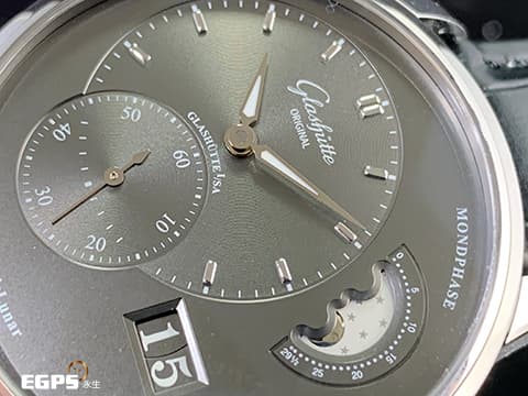 Glashutte Original 格拉蘇蒂 Pano Matic Lunar 偏心系列 1-90-02-43-32-62 灰色面盤 月相盈虧 大日期窗 小秒針 不鏽鋼 德國腕錶工藝 招牌雙鵝頸、3/4夾板、偏心面盤 2023年保單 自動上鍊 40mm