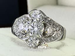 天然鑽石 鑽戒 主鑽 1.05CT 女戒 結婚鑽戒<font color=#FFFF33>優質小禮物的首選~  經典 優美鑽包鑽設計 視覺感滿分</font> 白K金 天然真鑽 求婚鑽戒 豪華鑲鑽