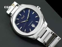 PIAGET 伯爵 Piaget Polo Date G0A41002 不鏽鋼材質 <font color=#FF0000>2023年保單</font> 藍色雕紋面盤 自動上鍊 <font color=#4169e1>百搭易襯、標誌性的枕形錶殼造型，搭上暗夜藍橫向雕紋面盤散發出令人心動的高貴感</font> 42mm