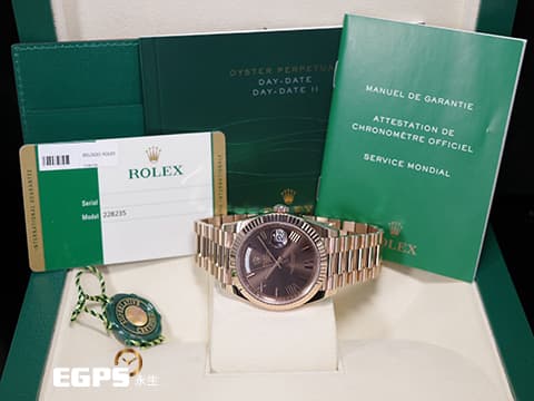 ROLEX 勞力士 Day-Date 40 蠔式 星期日曆型 228235 巧克力色面盤 羅馬數字時標 永恆玫瑰金 經典三角坑紋錶圈 元首型（President）錶帶 總統帶  DD40 歡迎各路錶友以 PP、AP、勞力士 來店交換，本店將以最高價評估～ 自動上鍊 40mm