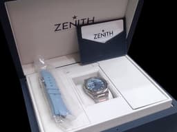 ZENITH 真力時 DEFY Skyline Ice Blue 碟飛系列 天際線 03.9300.3620 高振頻 <font color="#9ccee6">冰藍色四芒星飾太陽紋面盤 專賣店限定款</font> 1/10小秒針 不鏽鋼材質 <font color="#FF0000">2026年保卡 新式錶帶快拆設計 附原廠冰藍色橡膠錶帶</font> 自動上鍊 41mm