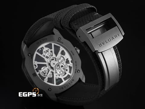 BVLGARI 寶格麗 Octo Tourbillon Sapphire titanium 104195 鈦金屬材質 特殊按鈕可啟動時間設定、上鍊 鏤空飛行陀飛輪機械機芯 藍寶石水晶錶殼夾層中殼 2025年保卡 新錶參考訂價:2,130,000元 手動上鏈機芯 44mm