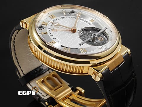 BREGUET 寶璣 Marine Tourbillon Equation Marchante 5887BR/12/9WV 18K玫瑰金材質 鈦金屬框架陀飛輪 萬年曆、時間等式、動力儲存顯示功能 手工雕刻圖案錶背 2025年保單 官方新錶訂價:8,123,000元 自動上鍊 43.9mm