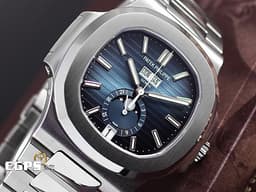 Patek Philippe 百達翡麗 PP錶 Nautilus 5726 金鷹系列 5726/1A-014 不銹鋼材質 <font color="#05f0f0">新一代鋼王 年曆錶 月相盈虧 新款PP印記 水平橫紋浮雕<font style="">藍色面盤</font></font> <font color="#ff0000">2023年保單</font> 自動上鏈 40.5mm