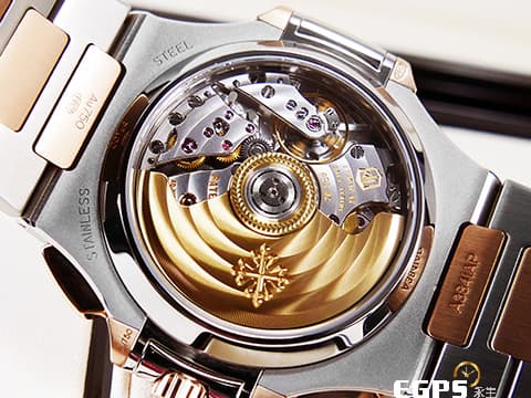 Patek Philippe 百達翡麗 PP錶 Nautilus 5980 金鷹 鸚鵡螺 5980/1AR 18K玫瑰金材質 半金款 鍊帶款 漸層橫條紋藍色面盤 同軸計時碼錶 新款PP印記 2020年保單 僅貼膜試戴極新品 自動上鍊 40.5mm