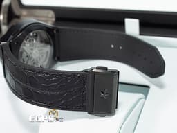 ZENITH 真力時 Defy El Primero 21 計時碼錶 49.9000.9004/78.R582 <font color="#ff00ff">黑陶瓷材質 鏤空面盤 高振頻 1/100秒 </font> <font color="#FF0000">2025年保卡</font> 自動上鍊 44mm