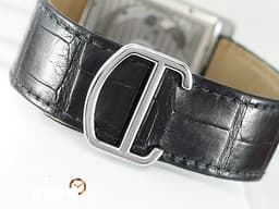 CARTIER 卡地亞 Tank MC Large 坦克 W5330003 大型款 經典 銀白色雕紋面盤 <font color="#193abe">藍鋼指針 鑲嵌藍色尖晶石錶冠</font> 不鏽鋼 小秒針 自動上鍊 43.9 x 34.3mm