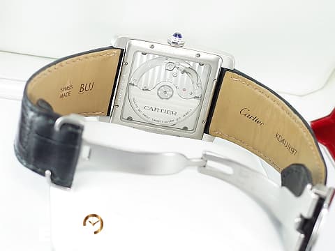 CARTIER 卡地亞 Tank MC Large 坦克 W5330003 大型款 經典 銀白色雕紋面盤 藍鋼指針 鑲嵌藍色尖晶石錶冠 不鏽鋼 小秒針 自動上鍊 43.9 x 34.3mm