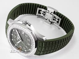 Patek Philippe 百達翡麗 PP錶 Aquanaut 5267 海底探險家 5267/200A-011 不鏽鋼材質 橡膠錶帶款 <font color="#05f0f0"> 原廠鑲嵌鑽石錶圈(48顆鑽石:約1.11克拉) </font><font color="#ff0000">2026年保單</font> <font color="#8de297">卡其綠面盤、橡膠錶帶</font> 石英機芯 38.8mm