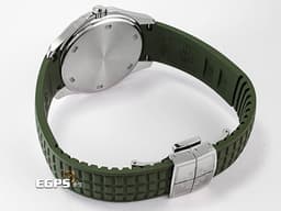Patek Philippe 百達翡麗 PP錶 Aquanaut 5267 海底探險家 5267/200A-011 不鏽鋼材質 橡膠錶帶款 <font color="#05f0f0"> 原廠鑲嵌鑽石錶圈(48顆鑽石:約1.11克拉) </font><font color="#ff0000">2026年保單</font> <font color="#8de297">卡其綠面盤、橡膠錶帶</font> 石英機芯 38.8mm