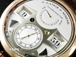 A.LANGE & SÖHNE 朗格 Lange Zeitwerk 時間橋 貓頭鷹 大數字瞬跳 145.032 玫瑰金材質 <font color="#FF0000">2022年保單 僅收藏品未使用品 保有原廠膠膜</font> <font color="#ff00ff"> STRIKING TIME 世上首款配備跳字顯示和可見鳴響裝置的機械腕錶。每刻鐘,腕錶設置在右邊的音槌敲響音簧,產生高亢的音調;於整點時,左邊的音槌便會敲擊左方的音簧,發出低沉的音調</font> 手動上鍊 44.2mm
