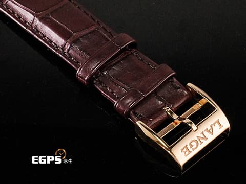 A.LANGE & SÖHNE 朗格 Lange Zeitwerk 時間橋 貓頭鷹 大數字瞬跳 145.032 玫瑰金材質 2022年保單 僅收藏品未使用品 保有原廠膠膜 STRIKING TIME 世上首款配備跳字顯示和可見鳴響裝置的機械腕錶。每刻鐘,腕錶設置在右邊的音槌敲響音簧,產生高亢的音調;於整點時,左邊的音槌便會敲擊左方的音簧,發出低沉的音調 手動上鍊 44.2mm