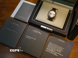 A.LANGE & SÖHNE 朗格 Lange Zeitwerk 時間橋 貓頭鷹 大數字瞬跳 145.032 玫瑰金材質 <font color="#FF0000">2022年保單 僅收藏品未使用品 保有原廠膠膜</font> <font color="#ff00ff"> STRIKING TIME 世上首款配備跳字顯示和可見鳴響裝置的機械腕錶。每刻鐘,腕錶設置在右邊的音槌敲響音簧,產生高亢的音調;於整點時,左邊的音槌便會敲擊左方的音簧,發出低沉的音調</font> 手動上鍊 44.2mm