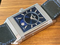 Jaeger Le-Coultre 積家 REVERSO Reverso Tribute Moon Q3918420 不銹鋼材質 GMT <font color="#2894FF">JLC特色獨特雙時區月相翻轉REVERSO工藝</font> <font color="#33CCFF">高水準工藝~藍白雙色面盤~</font> <font color="#FF0000"> 2024年保單 </font> 手動上鍊 49.4 x 29.9 mm