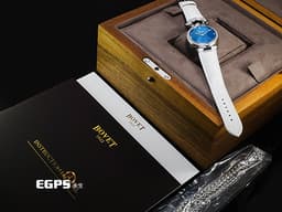 BOVET 播威 Miss Audrey AS36061SD12 不鏽鋼材質 <font color="#05f0f0">原廠鑲嵌103顆鑽石錶圈、錶耳 藍色電光藍機刻紋面盤 </font> <font color="#ff0000">附原廠項鍊 可作為腕錶佩戴、或作為項鍊佩戴 2025年保單 新錶訂價:1,050,000元</font> 自動上鍊 36.2mm