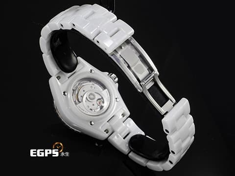 CHANEL 香奈兒 J12 H10473 白色高科技陶瓷材質 原廠鑲嵌12顆鑽石時標(0.06克拉) 46顆鑽石錶圈(1.21克拉) 2025年保卡 專利不鏽鋼蝴蝶扣 自動上鍊 33mm