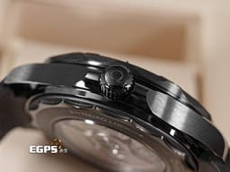 OMEGA 歐米茄 Seamaster Diver 300 海馬 21092442001003 <font color="#6b6b6b">黑黑腕錶 黑色陶質材質錶殼、錶圈、波浪紋面盤</font> 同軸擒縱 <font color="#FF0000">2022年台灣公司貨 </font>排氦氣閥 潛水錶 自動上鍊 43.5mm