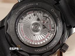 OMEGA 歐米茄 Seamaster Diver 300 海馬 21092442001003 <font color="#6b6b6b">黑黑腕錶 黑色陶質材質錶殼、錶圈、波浪紋面盤</font> 同軸擒縱 <font color="#FF0000">2022年台灣公司貨 </font>排氦氣閥 潛水錶 自動上鍊 43.5mm