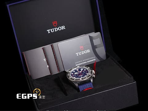 TUDOR 帝舵 Pelagos FXD Chrono "Alinghi Red Bull Racing" 領潛型 25807KN-0001 計時碼表 黑色碳複合材質錶殼+鈦金屬 阿靈基紅牛帆船隊特別版 2025年保卡 自動上鍊 43mm