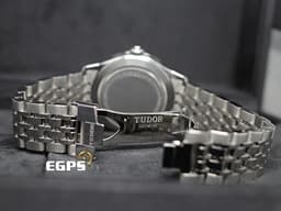 TUDOR 帝舵 1926系列 91450-0011 白色浮雕裝飾面盤 <font color="#f7db22">金色指針、時標</font> 經典 大三針 不鏽鋼 <font color="#FF0000">周杰倫代言款 2025年保卡</font> 自動上鍊 36mm