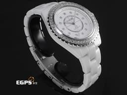 CHANEL 香奈兒 J12 H10473 <font color="#05f0f0">白色高科技陶瓷材質 原廠鑲嵌12顆鑽石時標(0.06克拉)</font><font color="#05f0f0" style="font-size: 10pt;"> 46顆鑽石錶圈(1.21克拉)</font><font color="#ff0000" style="font-size: 10pt;"> 2025年保卡 </font><span style="font-size: 10pt;">專利不鏽鋼蝴蝶扣 自動上鍊 33mm</span>